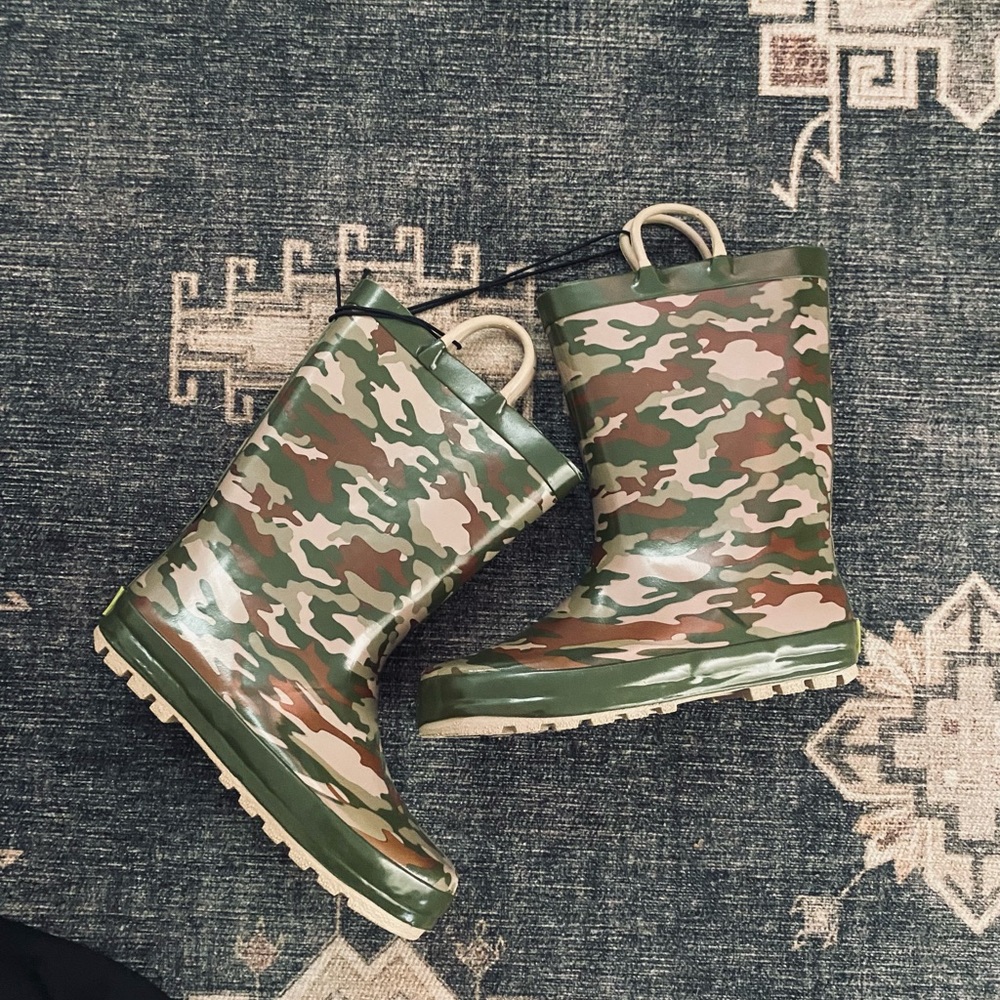 Boys youth size 1 western chief camo rain boots